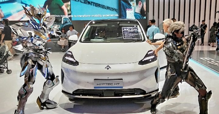 Hyptec HT Mobil Listrik Mewah GAC Tampil dengan Desain Visioner dan Teknologi Terdepan