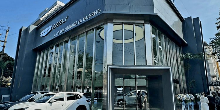 Geely Auto Indonesia Resmikan Diler Pertama di Surabaya, Perluas Jaringan ke Jawa Timur