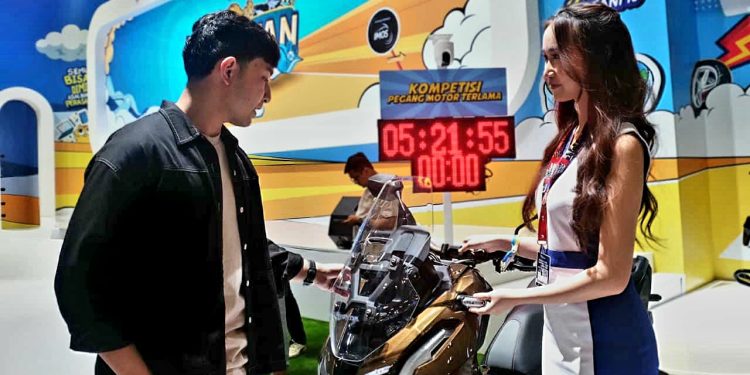 FIFGROUP Gelar Promo Spesial dan Hadiah Motor Honda Lewat Pegang Asyik di IMOS 2025