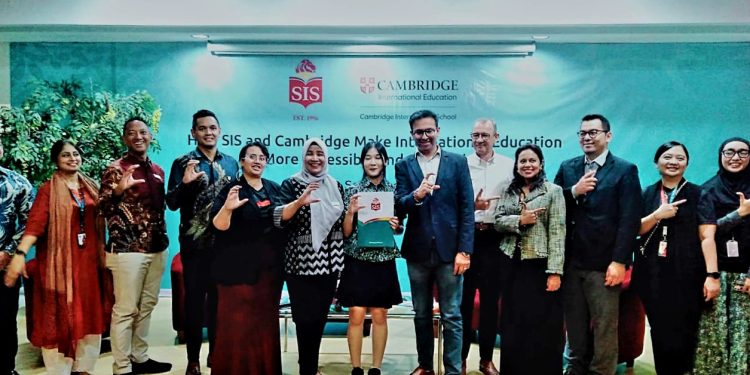 Membongkar Rahasia: Cambridge Pelajari Cara SIS Membuat Pendidikan Internasional Lebih Terjangkau