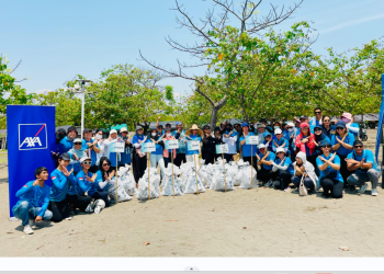 AXA Financial Indonesia Komitmen Keberlanjutan via Aksi Nyata Bersih Pantai Pesisir Banten