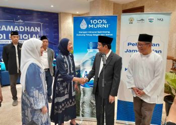 Menteri Agama RI Lepas Keberangkatan Umroh Khadimatul Masjid oleh AQUA, DMI, dan Masjid Istiqlal