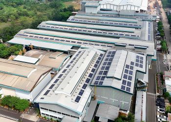 Pangkas Emisi 689 Ton CO₂ per Tahun, EPN Selesaikan PLTS Atap di Suryaraya Rubberindo Industries