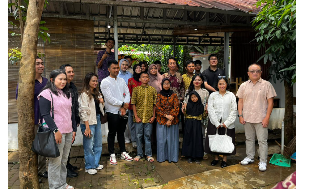 Yayasan Inklusi Pelita Bangsa (YIPB) dan Grab-OVO Lakukan Inspeksi Berkala Jamin Standar Keamanan MBG