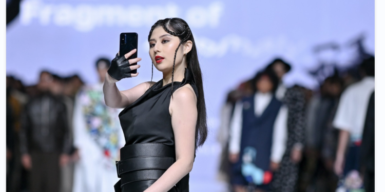 Infinix Jadikan Jakarta Fashion Week 2026 Ruang Ekspresi Teknologi dan Seni Anak Muda