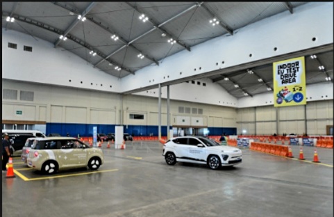 Berkendara Nyaman dengan Kendaraan Listrik di New Indoor EV Test Drive Permata GJAW 2025