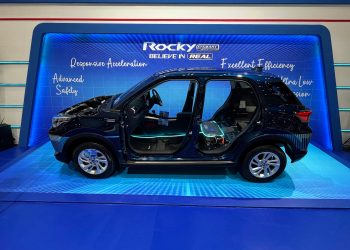 Daihatsu Bedah Teknologi Rocky e-SMART Hybrid Secara Eksklusif di GJAW 2025