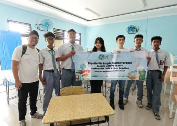 Blue Generation – Happy Hearts Indonesia Donasikan Perangkat Belajar Berbahan Plastik Daur Ulang Untuk Dorong Inovasi Ramah Lingkungan