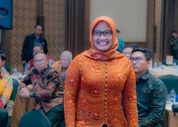 Imas Nurlaela Raih Penghargaan The Best Women Leadership QHSE 2025