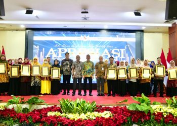 United Tractors Raih Penghargaan Perusahaan Peduli Masyarakat dari Sudin LH Jakarta Timur