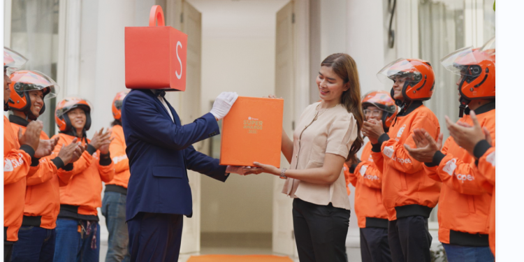 Shopee Super Awards 2025 Bawa “Panggung Penghargaan” Langsung di depan Rumah dan Kantor Para Pemenang