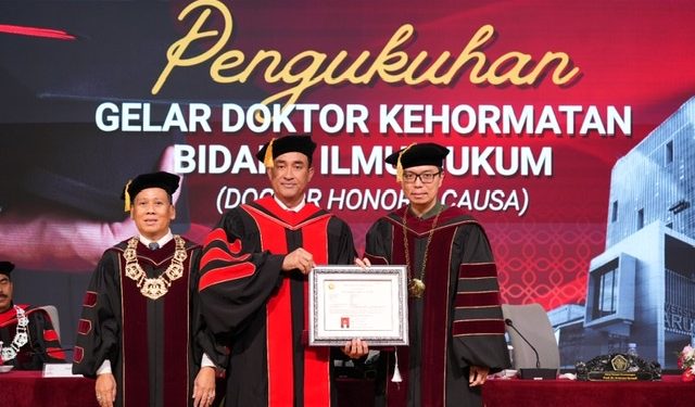 Kepala BNN Komjen Pol Suyudi Ario Seto Raih  Gelar Doktor Honoris Causa